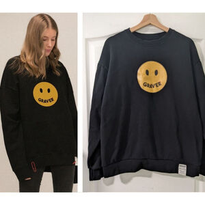 Graver | Smile Unisex Sweatshirt in Black